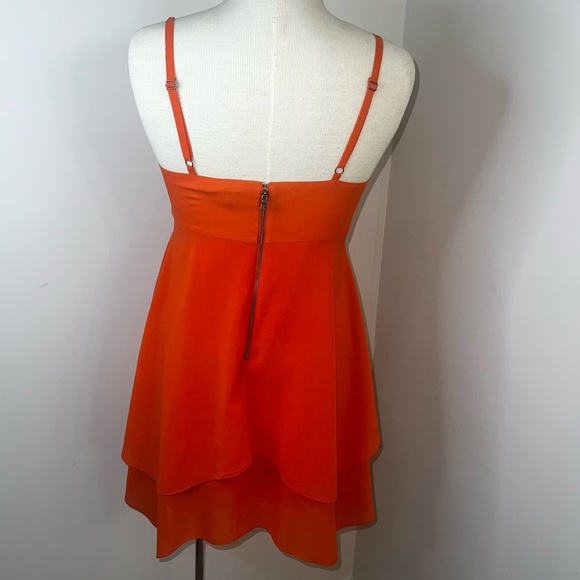 ALICE + OLIVIA TIERED MINI DRESS IN ORANGE SILK ORANGE Size 6 - Picture 6 of 16